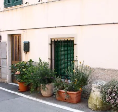 Piano Terra Con Giardino Apartment