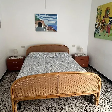 Appartamento Piano Terra Con Giardino Moneglia